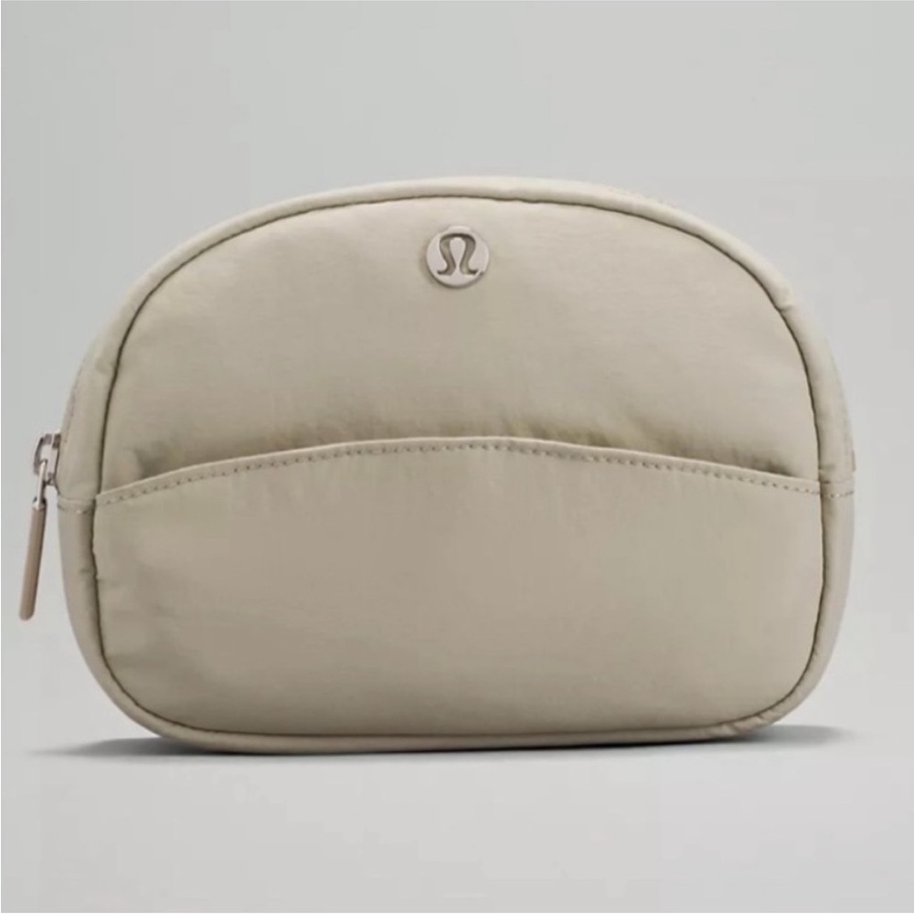Lululemon City Essentials Pouch Mini 2L in Raw Linen